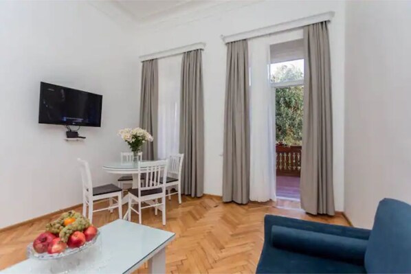 TV - FREEDOM SQUARE Lux on Machabeli str. City Center (T'bilisi)