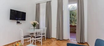 FREEDOM SQUARE Lux on Machabeli str. City Center