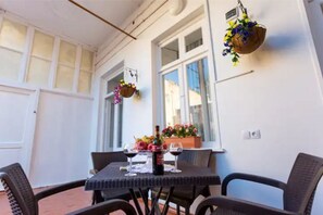 Dining - FREEDOM SQUARE Lux on Machabeli str. City Center (T'bilisi)