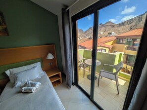 Ropa de cama de alta calidad, minibar y escritorio 