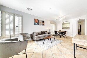 Smart TV - 2 BR House - 8 miles to Las Vegas Strip (Las Vegas)
