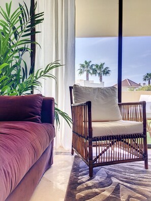 Smart TV - Apartment with pool views, wifi and parking (Roda)