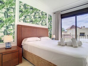 2 bedrooms, iron/ironing board, free WiFi, bed sheets - Apartment with pool views, wifi and parking (Roda)