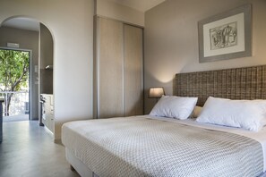 1 bedroom, in-room safe, iron/ironing board, free WiFi