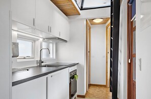 Comfort Cabin | Private kitchen | Fridge, microwave, stovetop, electric kettle - First Camp Frigard Flensborg Fjord (Krusaa)