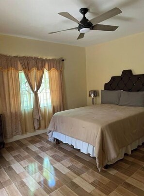 3 soverom, strykejern/-brett, wi-fi (inkludert) og sengetøy