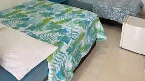 ميني بار وتجهيزات عازلة للصوت وواي فاي مجانًا وملاءات أسرّة