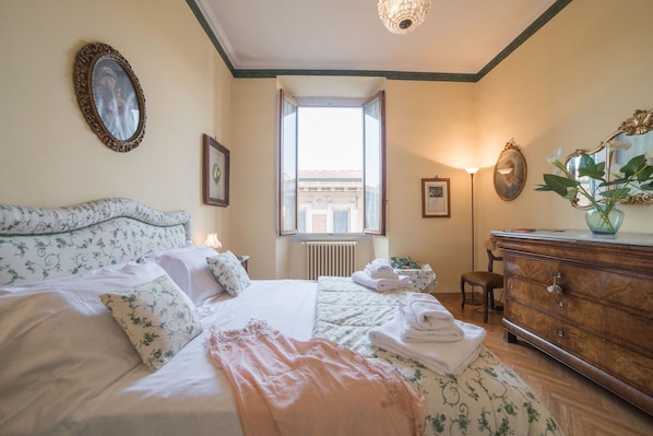 2 bedrooms, desk, iron/ironing board, free WiFi