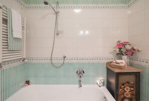 Bathtub, hair dryer, bidet, towels