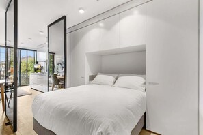 1 bedroom, iron/ironing board, WiFi, bed sheets - Contemporary 1-Bed in the Heart of St Kilda (St Kilda)