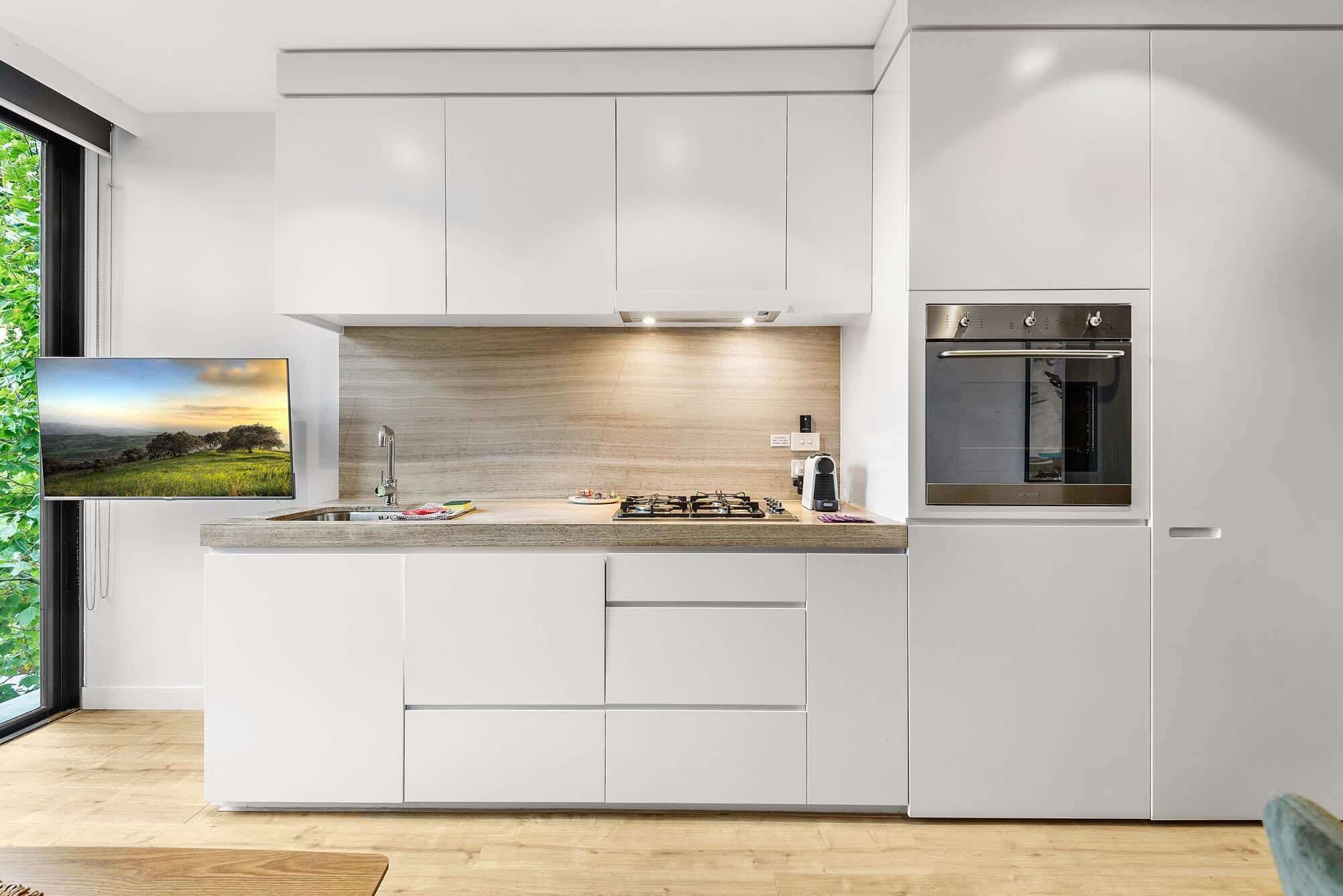 Coffee/tea maker, fridge, microwave, oven