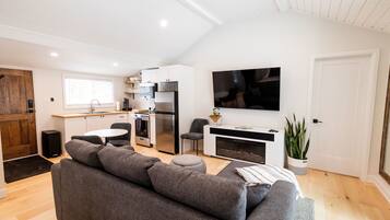 TV, fireplace, stereo