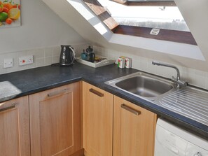 Cookware/dishes/utensils