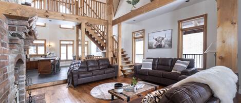 Smart TV, caminetto, tavolo da calcetto