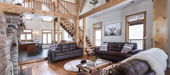 Luxury Chalet in the Woods w/ Pool & Hot Tub, Near Wasaga Beach & Blue Mountain!