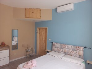 1 dormitorio, escritorio, tabla de planchar con plancha y wifi gratis