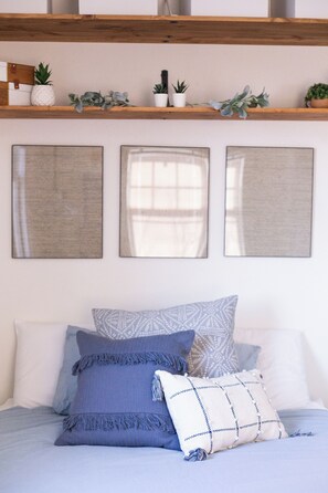 3 bedrooms, desk, iron/ironing board, travel crib