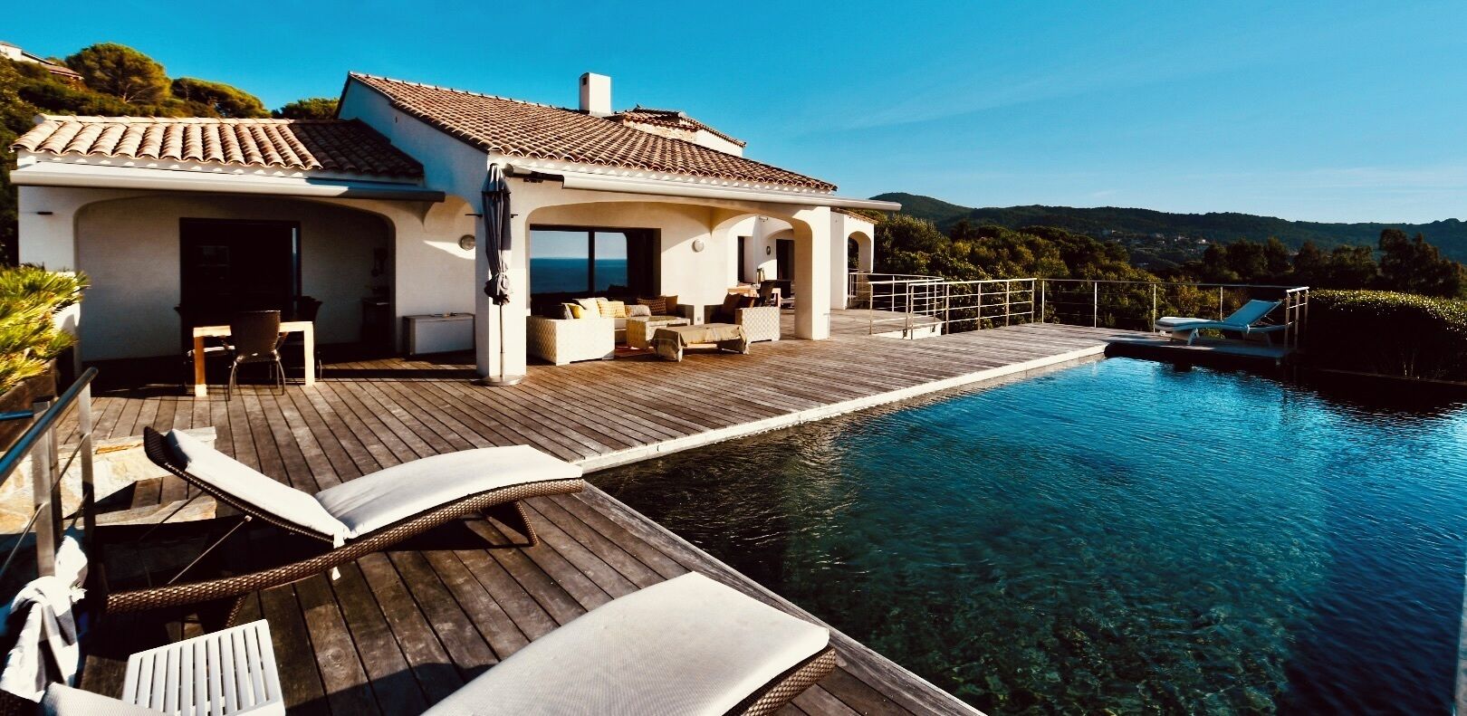 Alberca al aire libre y alberca climatizada