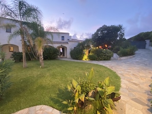 Property grounds - Prestigious villa with panoramic sea view for unforgettable vacations (Coti-Chiavari)