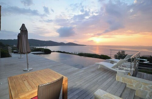 Prestigious villa with panoramic sea view for unforgettable vacations