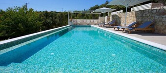 Magnolia Apartments Near Fiscardo large pool and Gym