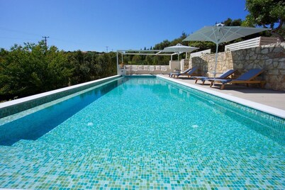 Magnolia Apartments Near Fiscardo large pool and Gym