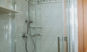 Shower, free toiletries, hair dryer, towels - Smart and Sea Garden (Tortoreto Lido)