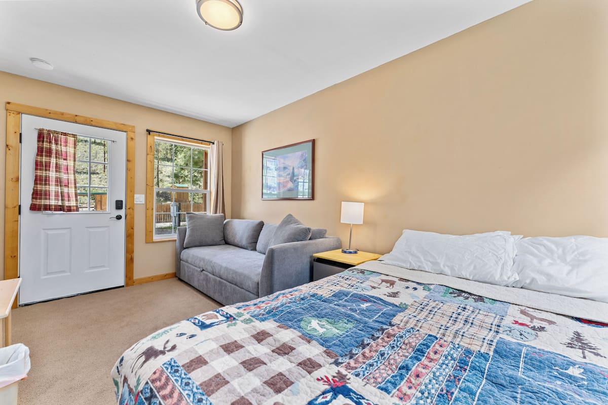 Sweetheart Adventure Studio Cabin Shared Bath | Egyptian cotton sheets, premium bedding, memory foam beds