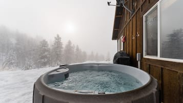 Orondo 2 Bedroom Cabin Private Bath | Egyptian cotton sheets, premium bedding, memory foam beds