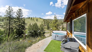 Cooper 1 Bedroom Cabin Private Bath | 2 bedrooms, Egyptian cotton sheets, premium bedding, memory-foam beds