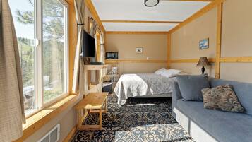 Winesap Adventure Studio Cabin Shared Bath | Seprai katun Mesir, seprai premium, dan busa memori