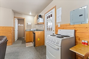 Butte 1 bedroom Cabin Private Bathroom | Private kitchen | Fridge, microwave, coffee/tea maker, electric kettle
