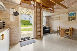 Cabin tiện nghi đơn giản | Khu phòng khách