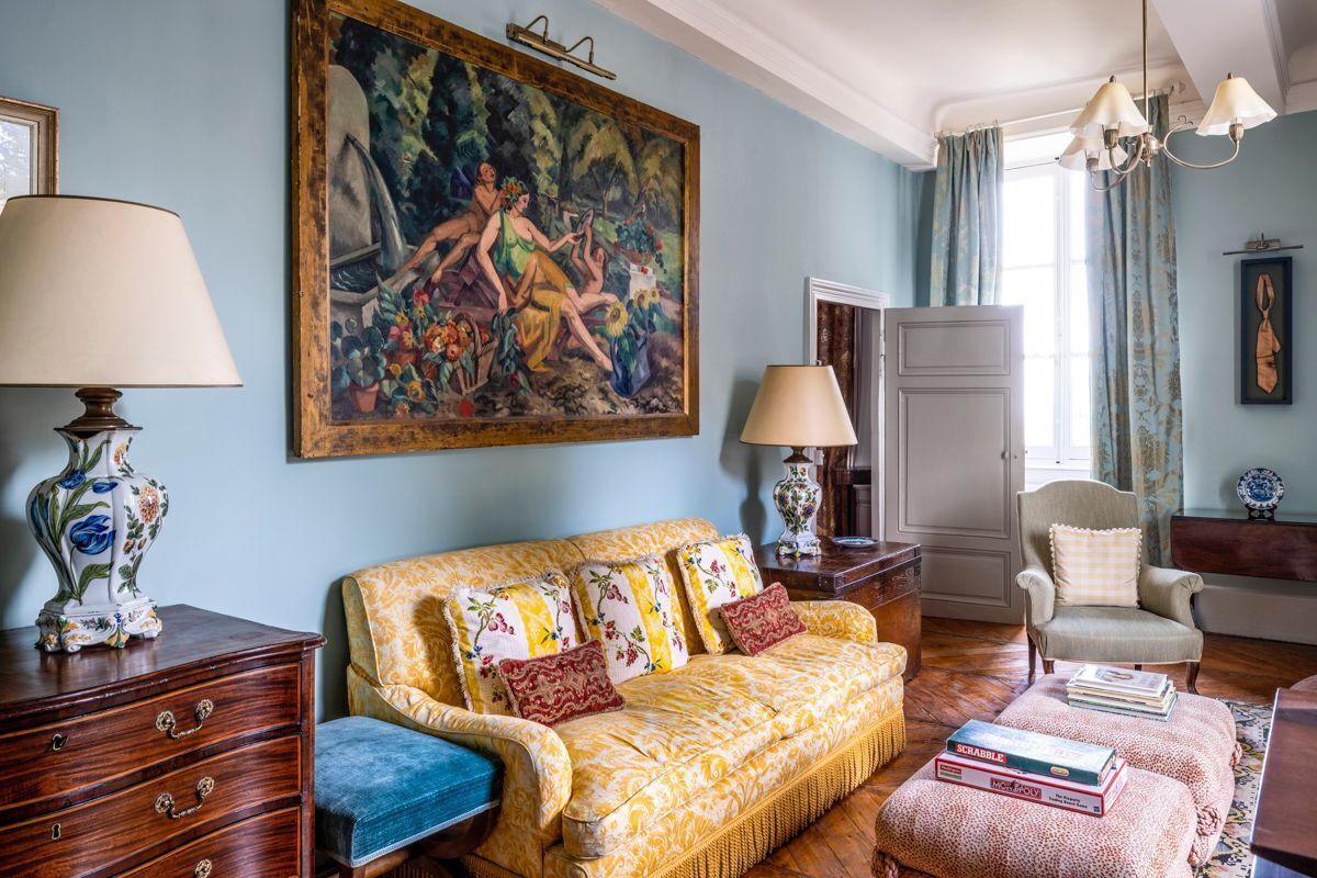 Smart TV, caminetto, lettore DVD, tavolo da calcetto