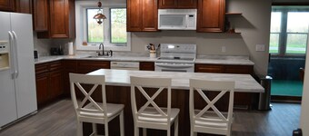 Apple View- Quiet, handicap accessible country home!