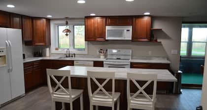 Apple View- Quiet, handicap accessible country home!