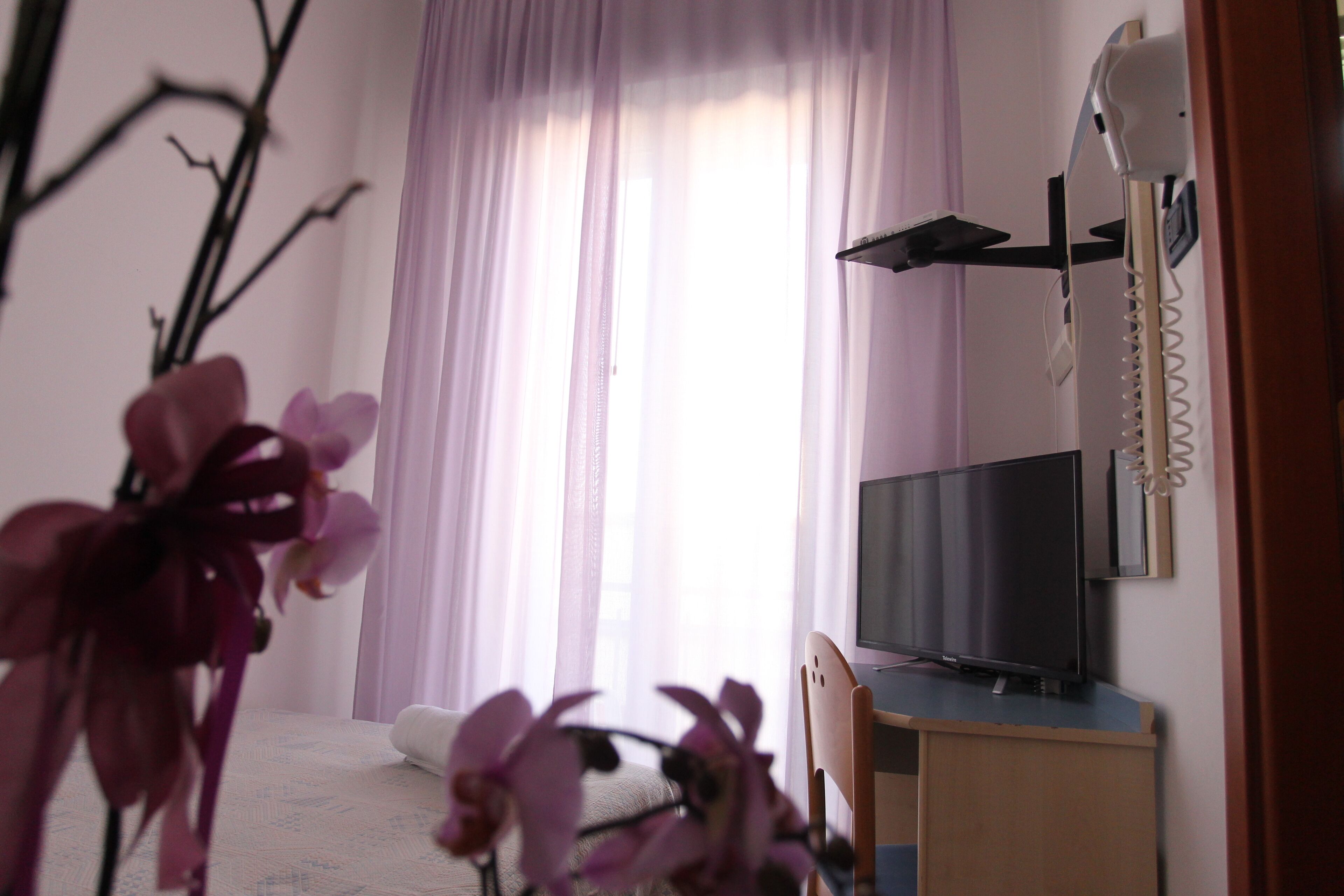 Chambre Simple Économique | Minibar, coffres-forts dans les chambres, bureau, Wi-Fi gratuit