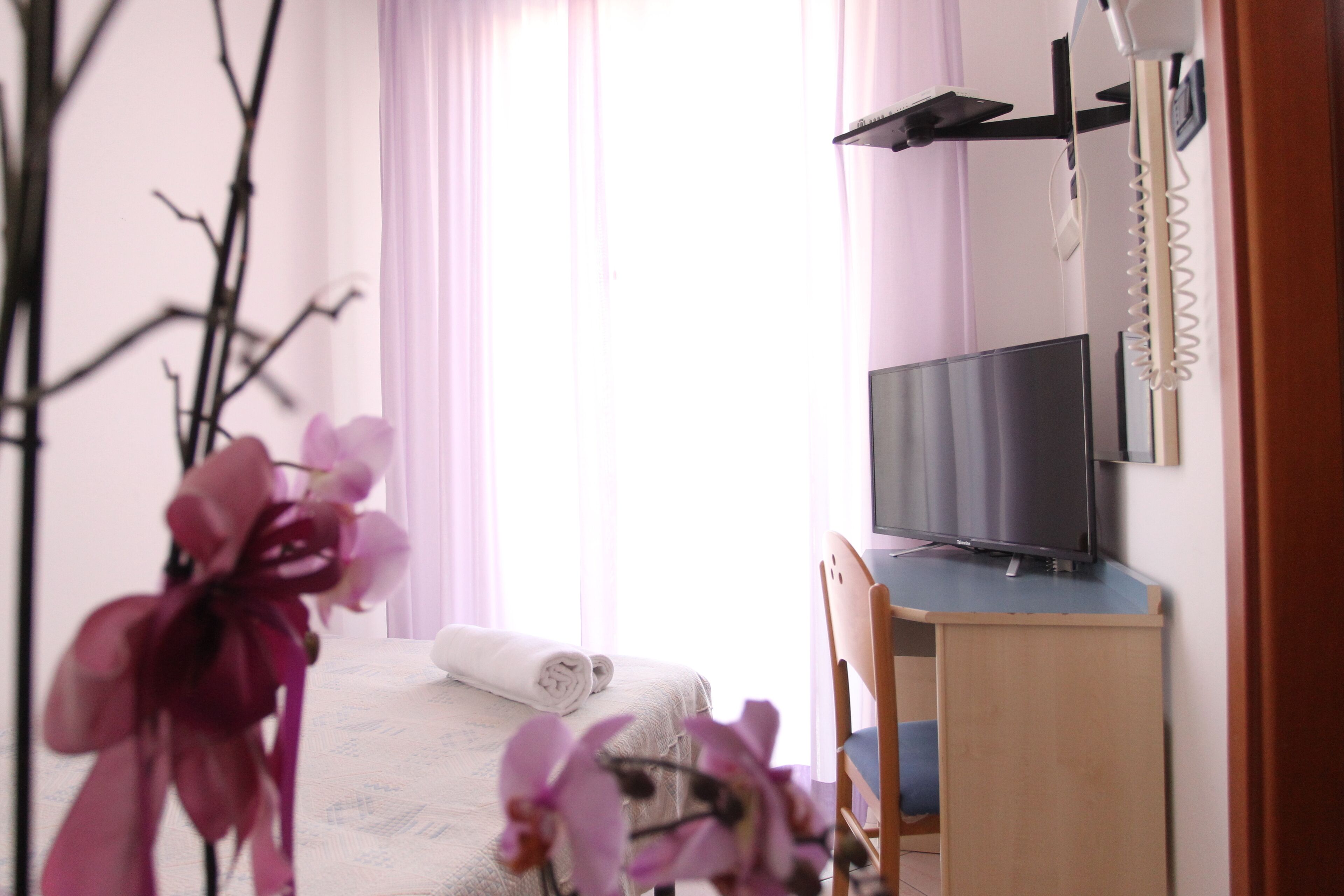 Chambre Simple Économique | Minibar, coffres-forts dans les chambres, bureau, Wi-Fi gratuit
