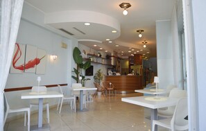 32-inch LED TV with digital channels, TV - Hotel Giorg - WaterPark Free Entrance (Rimini)