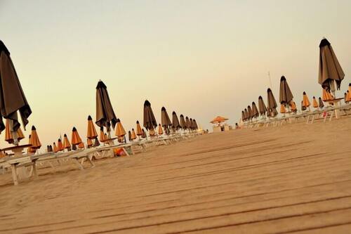 Plage, yoga sur la plage, beach-volley, 4 bars de plage