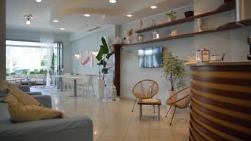 Télévision LED de 32 pouces avec chaßnes numériques, télévision