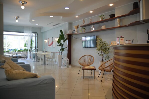 32-inch LED TV with digital channels, TV - Hotel Giorg - WaterPark Free Entrance (Rimini)