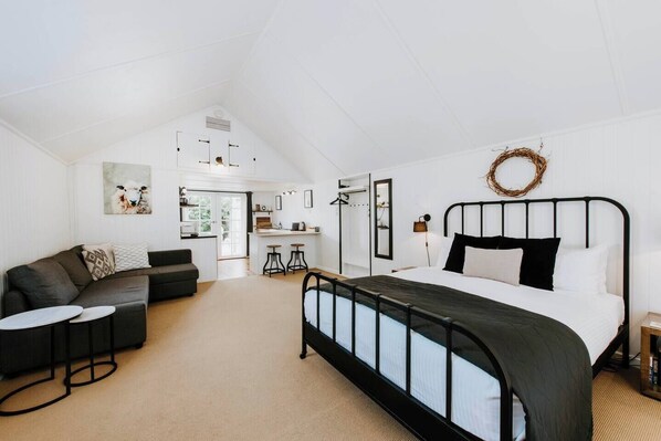 Iron/ironing board, travel cot, WiFi, bed sheets
