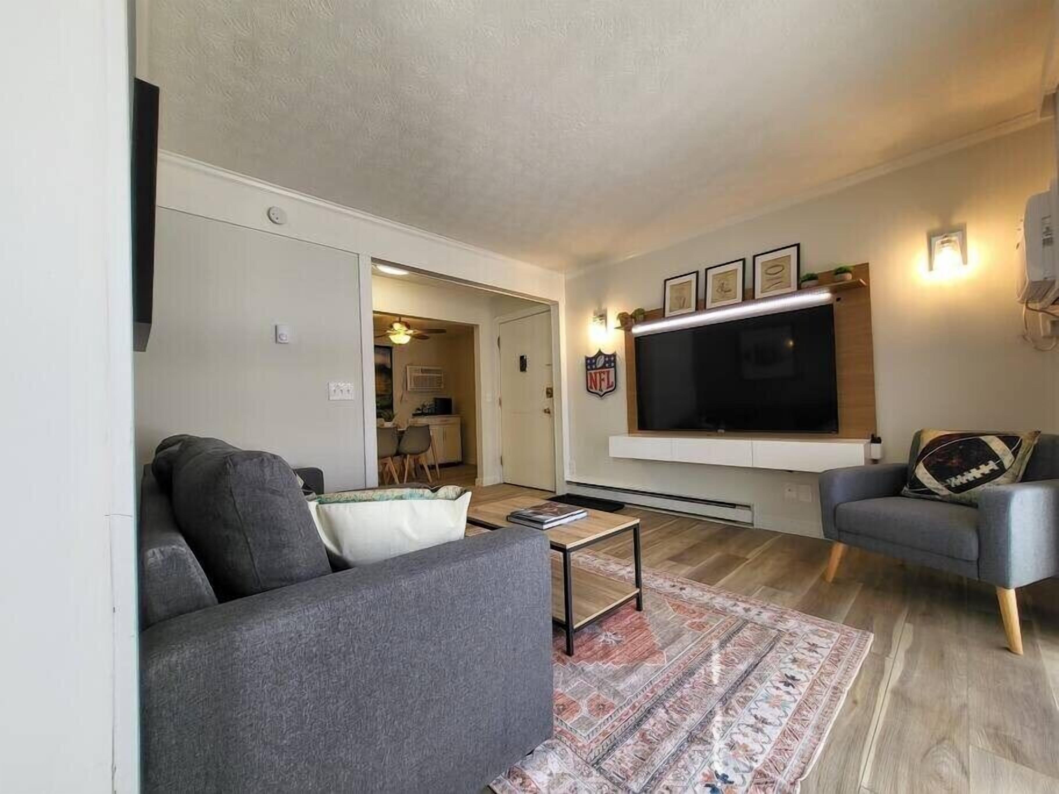 Newly Renovated Unit by the Football Hall of Fame