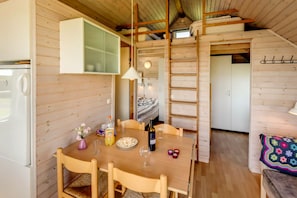 舒適小屋 | 私人廚房 | 電冰箱、兒童餐椅、咖啡磨豆機、鍋具/餐盤/廚房用品