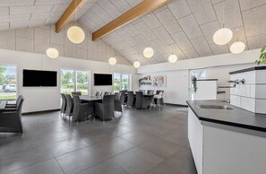 Fridge, highchair, coffee grinder, cookware/dishes/utensils - First Camp Bogense City Fyn (Bogense)