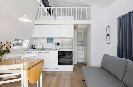 Deluxe Cabin | Private kitchen | Fridge, highchair, coffee grinder, cookware/dishes/utensils