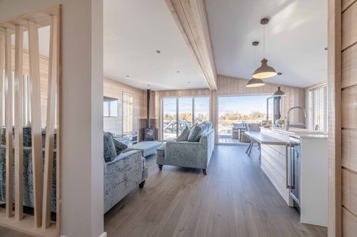 Cosy Lodge - Windsor Racecourse Marina By Tempstay