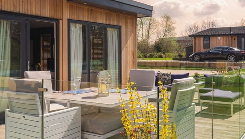 Waterfront Lodge Windsor Racecourse Marina