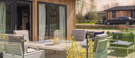 屋外ダイニングエリア